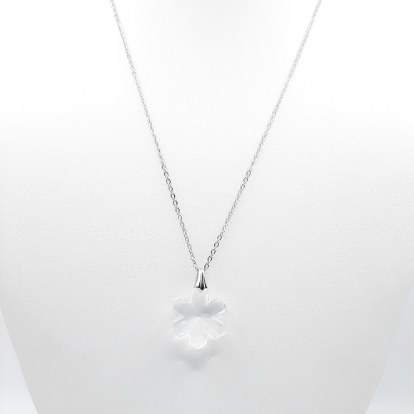 Snowflake 𝅺Swarovski Elements Crystal Necklace Winter Snow New - Picture 4 of 5